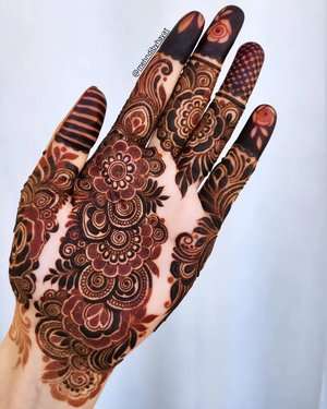 Arabic Diamond Lattice mehndi design for arm — sophisticated henna pattern